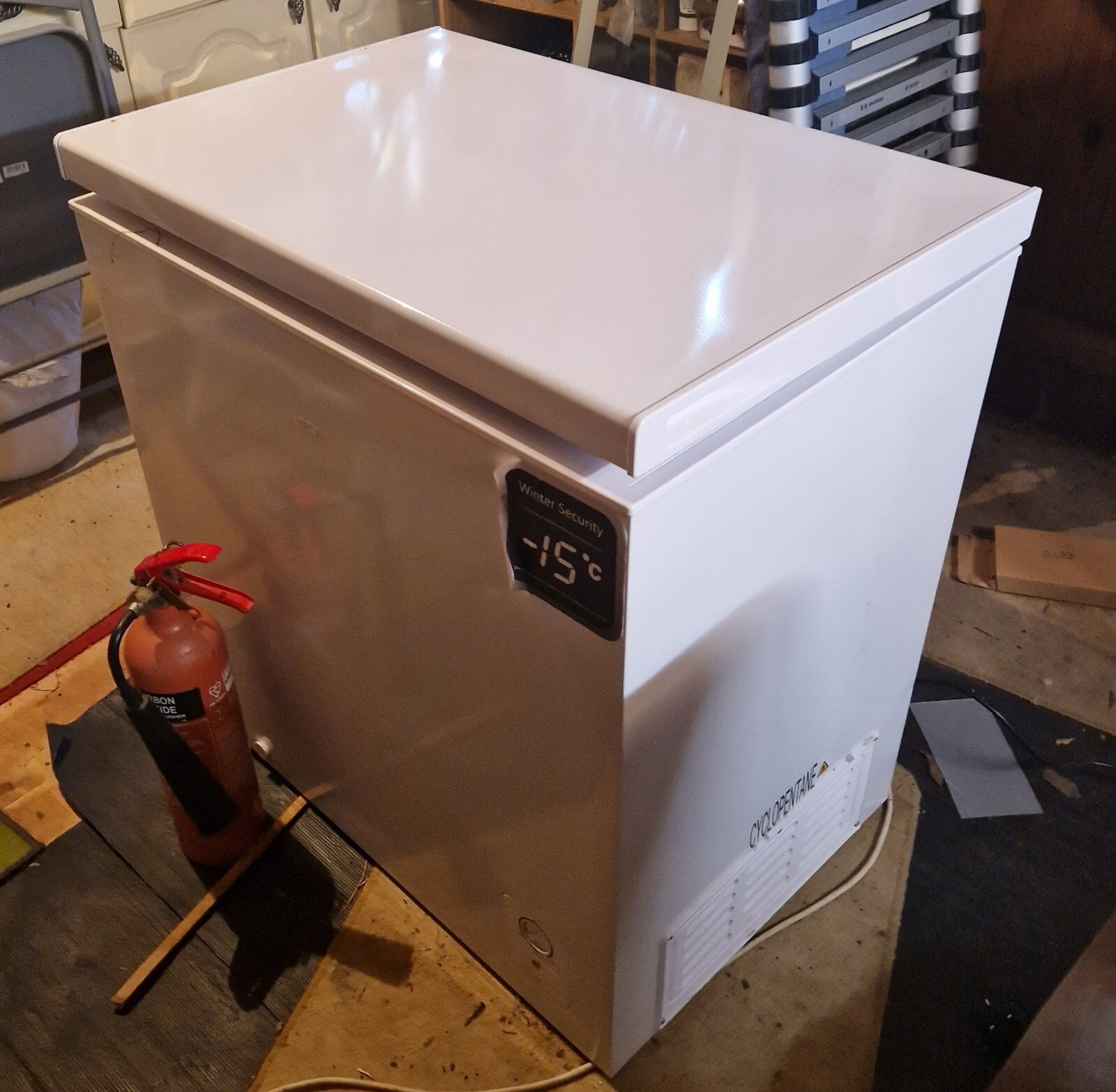 Logik L198CFW20 198L Freestanding Chest Freezer White 8488139837544