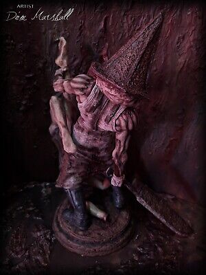 Mi escultura de Pyramid Head…