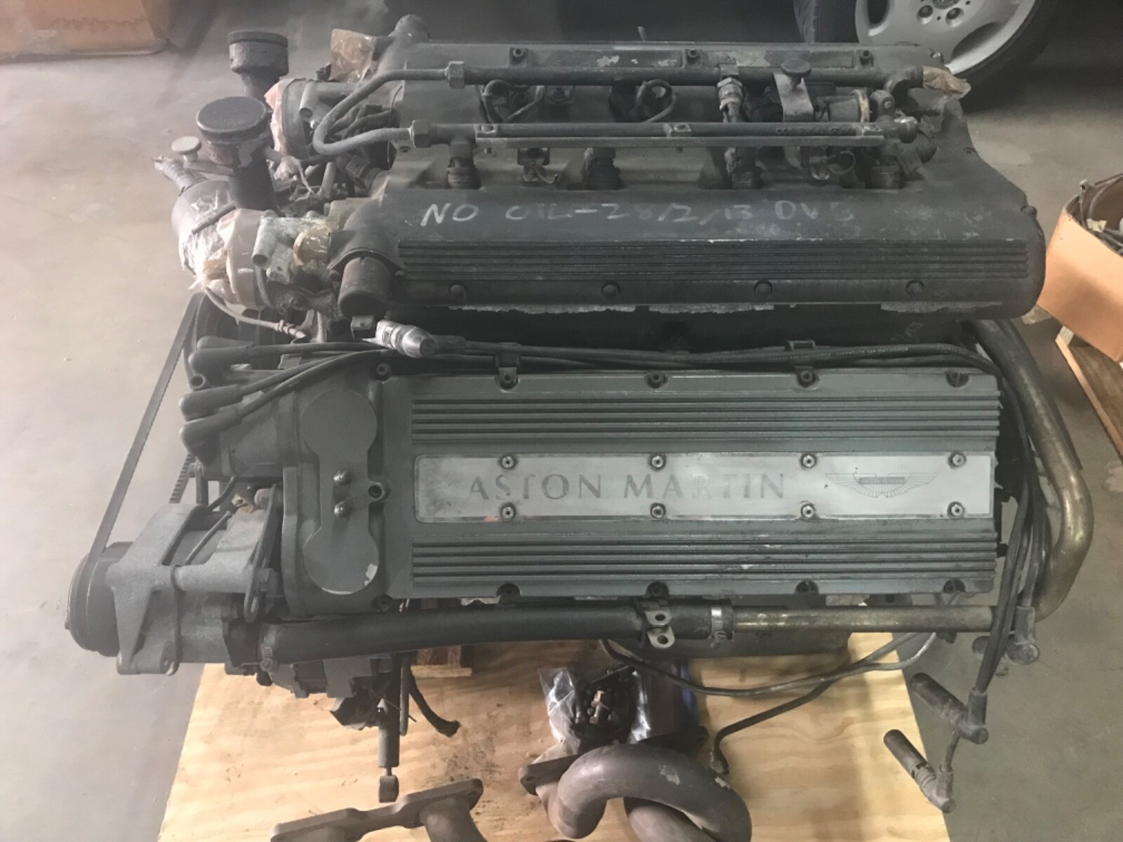 Aston Martin V8  1990 to 2000 -Aluminum- 32 valve = Complete with Accessories