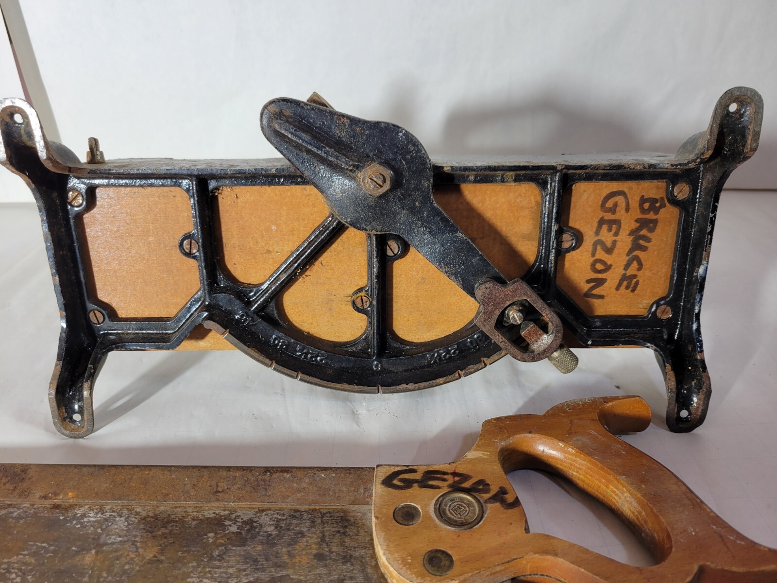 ANTIQUE STANLEY 150 CAST IRON MITER SAW BOX WOODWORKING TOOL WITH SAW