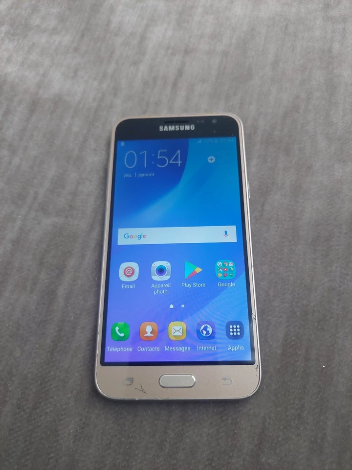 Samsung Galaxy J3 (2016 - Photo 1/3
