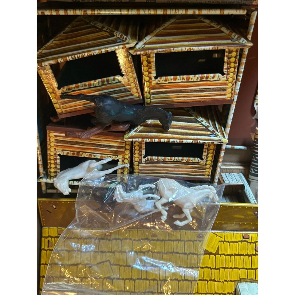 Vintage Marx Tin Litho Carry-All Fort Apache Play Set w/Figures & Accessories - Image 3 of 4