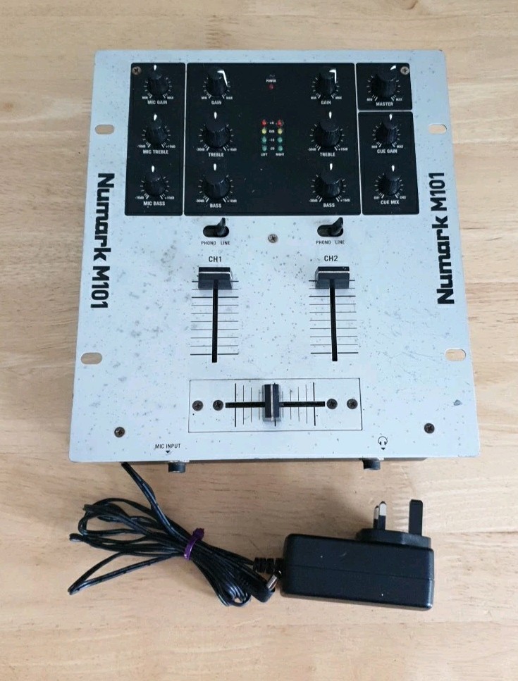 Numark M101 2-Kanal DJ Mixer Allzweck mit Stromkabel UNGETESTET