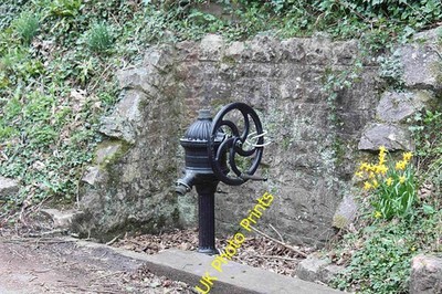 Foto A2 Wasserhydrant, The Batch, Rickford Bourne\/ST4859 This scheinbar c2022