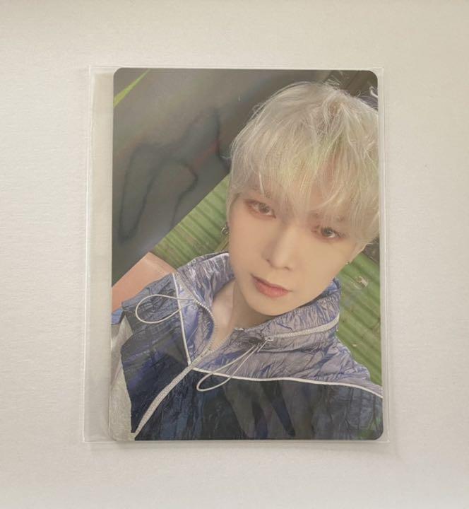 ATEEZ BEYOND : ZERO HMV Limited Purchase Benefits Hologram