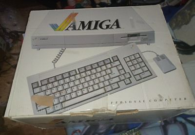 RARE- COMMODORE AMIGA 1000 + ACCESSORIES + BOX - boots to screen shown!