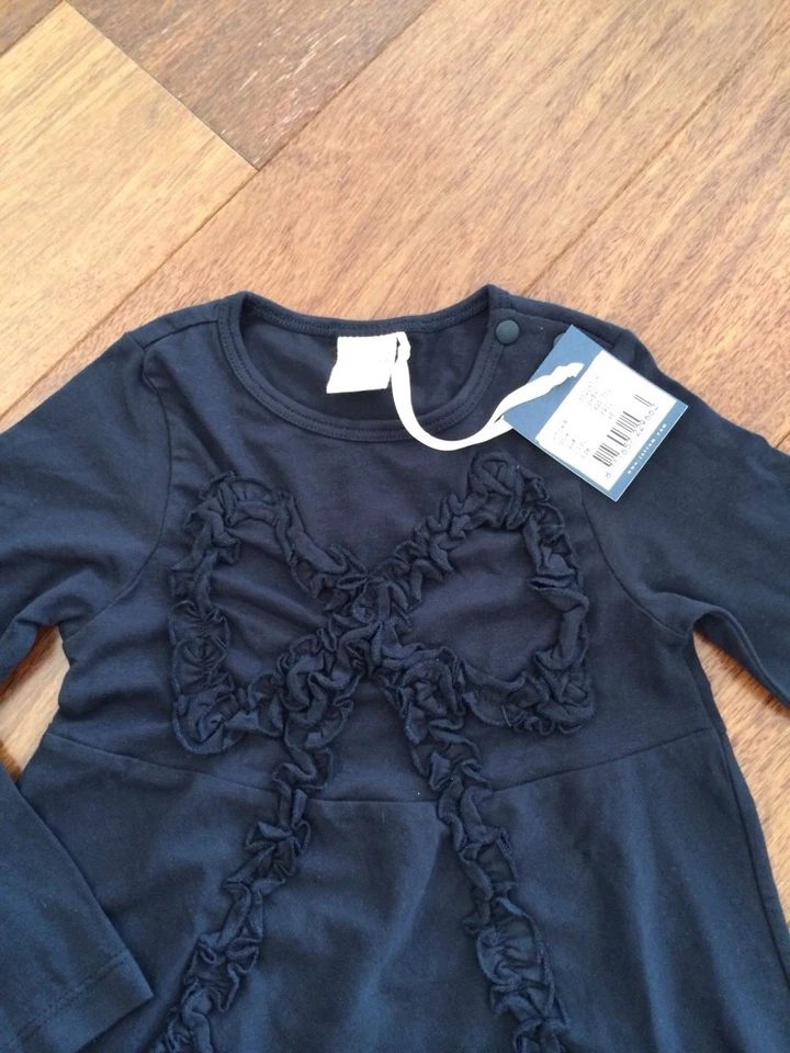 全新带标签 98 3T Jottum Saba 海军蓝荷叶边舒适球衣连衣裙 — 第 2/4 张图片