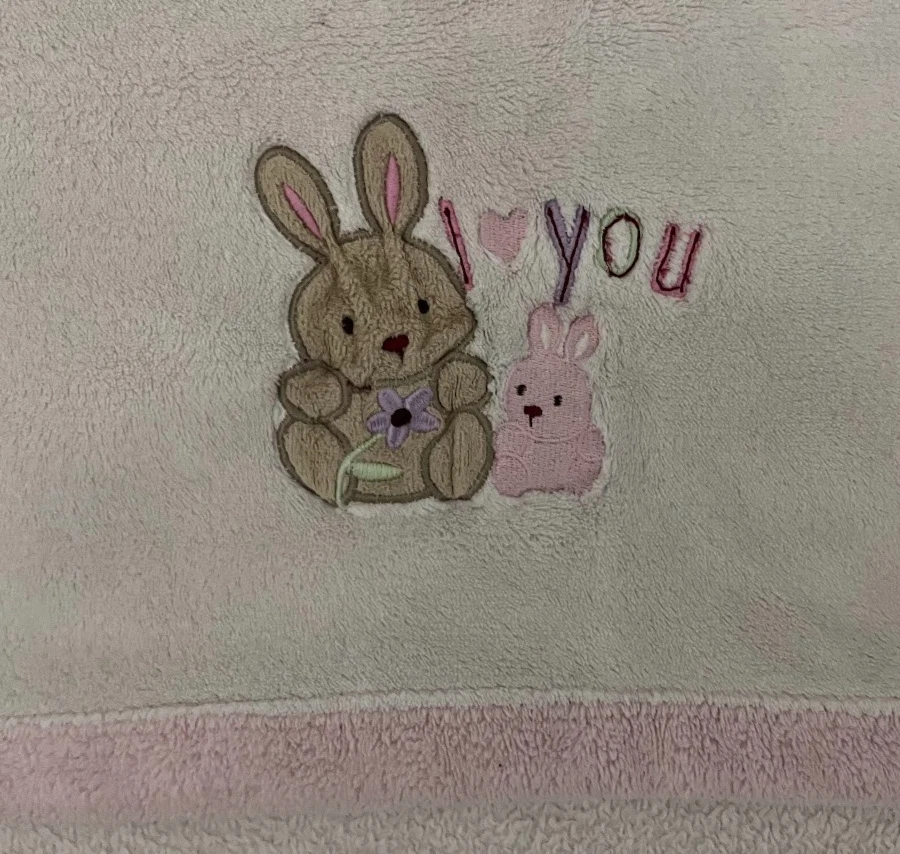 Cobertor de lã Just Born bege I Love You coelho acabamento rosa macio segurança Lovey - Imagem 4 de 4