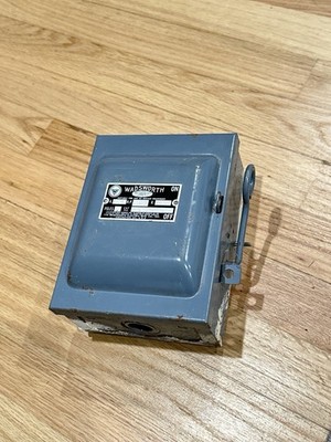 Wadsworth Fuse Breaker Box Disconnect Metal 30 Amp, Cat. # N29 AA-716 RARE VTG