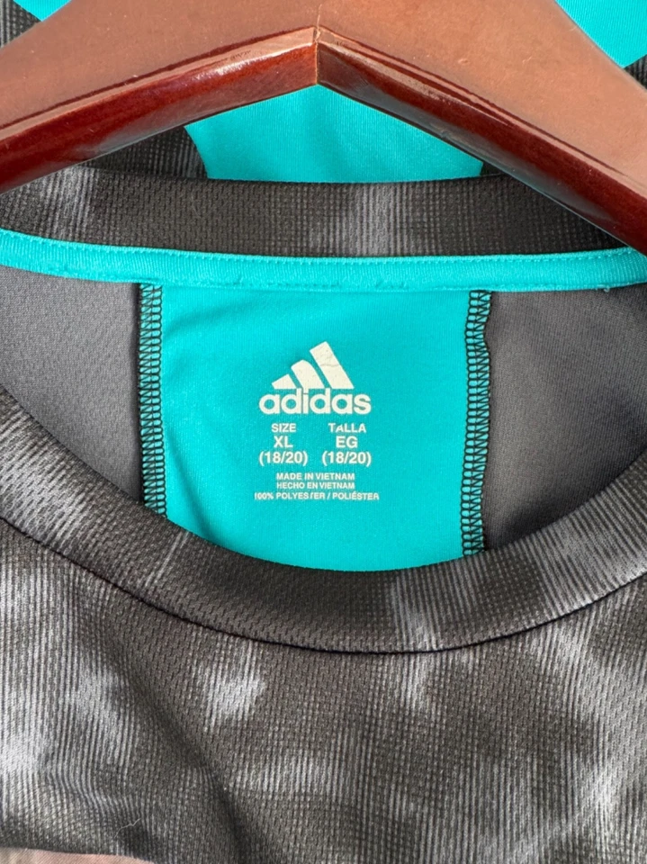 Молодежная спортивная рубашка Adidas для мальчиков размер XL.  Теннис, пиклбол, футбол - Изображение 3 из 3