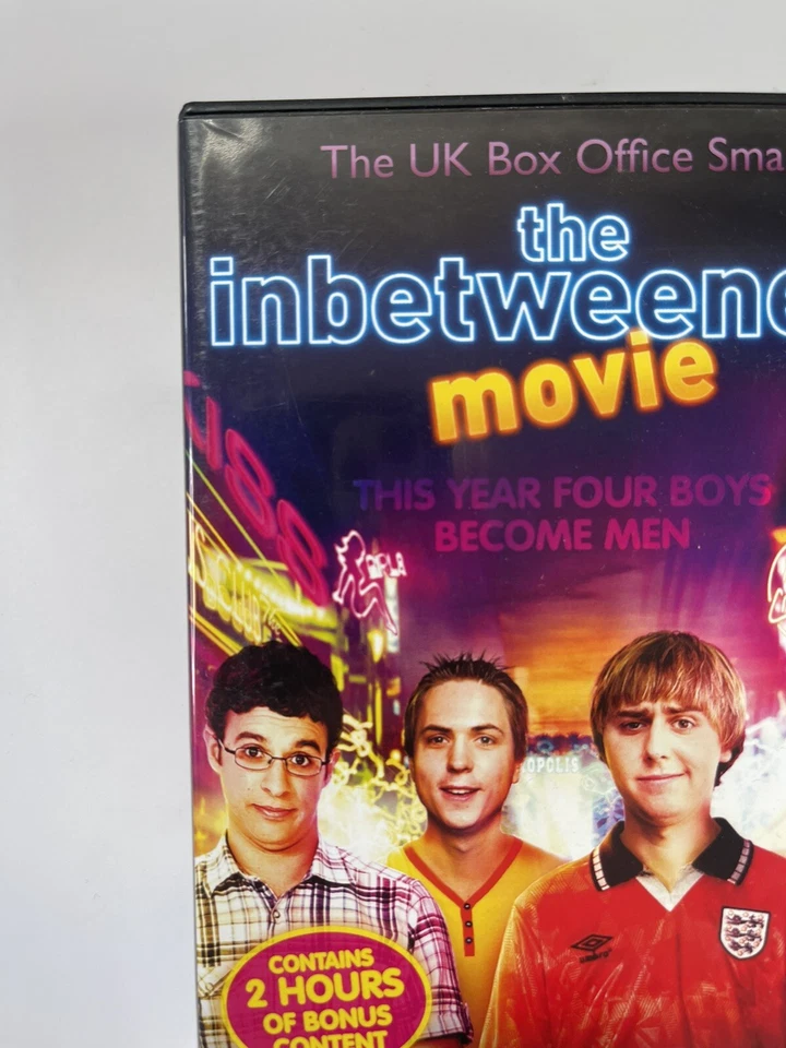 Película en DVD The Inbetweeners 2011 película de acción en vivo 2 horas de contenido adicional Foto 2 de 4