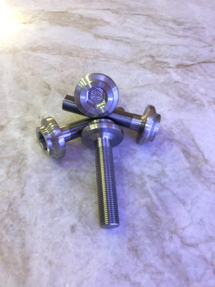 Pernos de cubo de titanio para Gallardo Huracan Aventador Urus | R8 S4 RS4 RS5 RS6 RS7 Foto 4 de 4