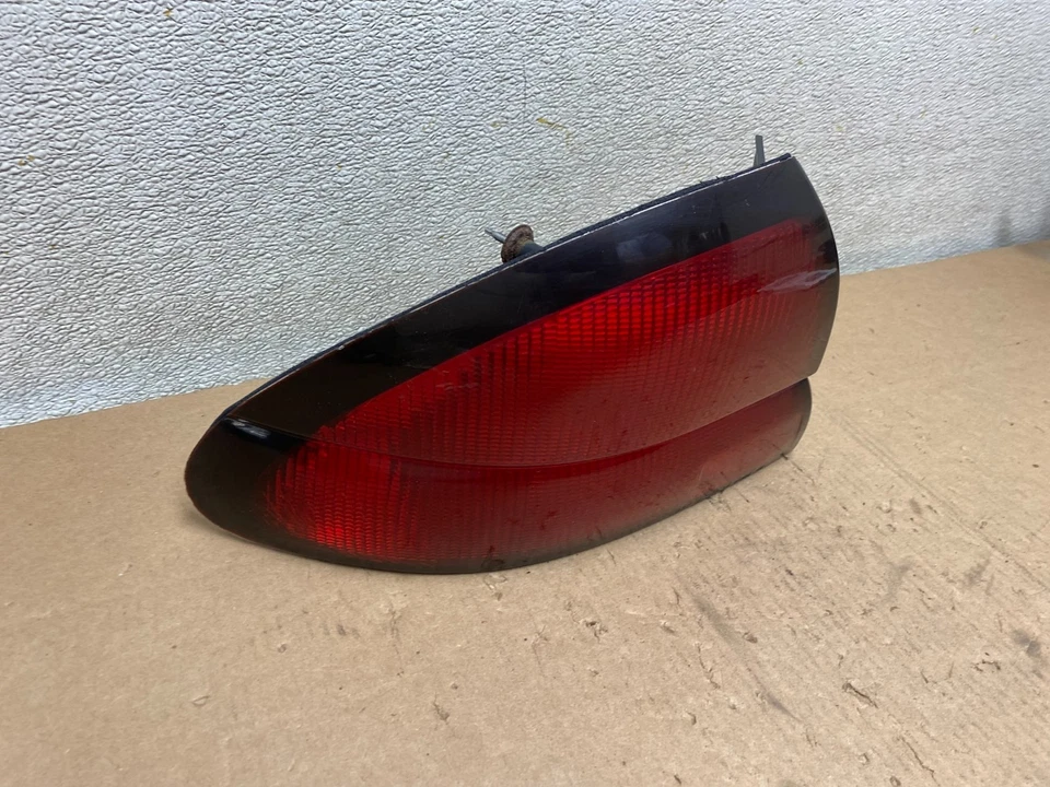 Luz trasera izquierda conductor Chevrolet Monte Carlo 1995 a 1996 S3864 DW Foto 3 de 4