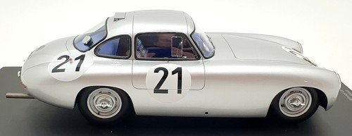 Spark 1/18 Scale 18LM52 - Mercedes-Benz 300 SL #21 Le Mans Winner 1952 - Picture 4 of 6