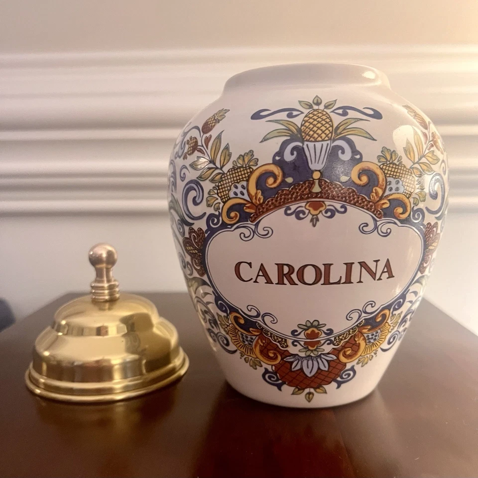Antiguo boticario de tabaco Virginia Jar Company “Carolina” Delft con tapa de latón Foto 2 de 4