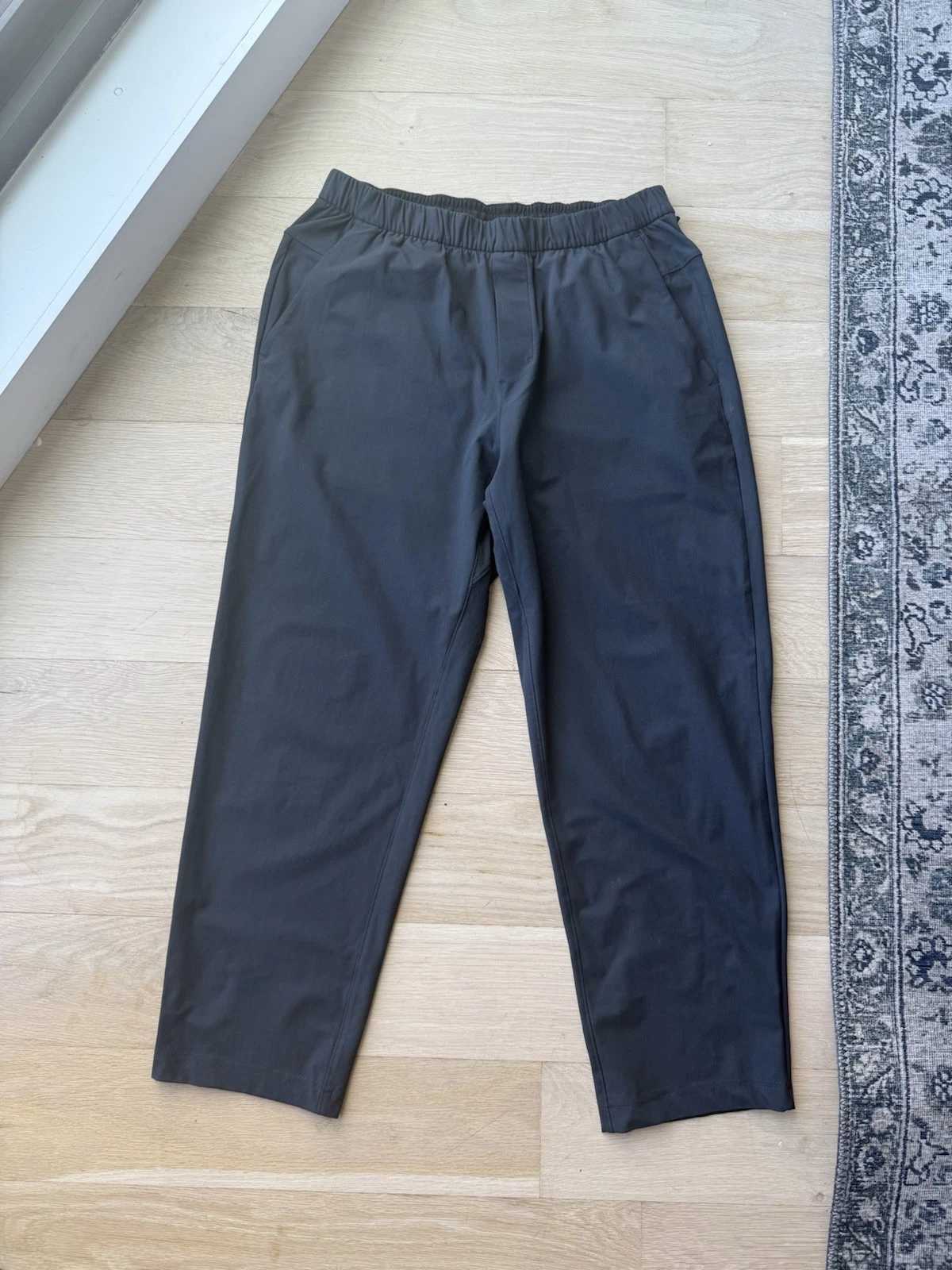 Lululemon Men’s Casual Trousers Pants Lightweight Material / Size 34 Waist
Opens in a new window or
