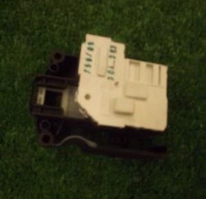 Waschmaschine INDESIT IWME126 UK/E Türschloss
