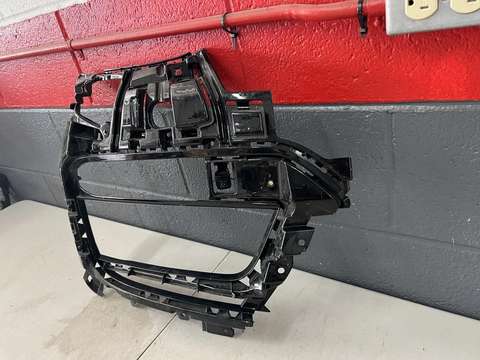 2017- 2021 PORSCHE PANAMERA FRONT RIGHT GRILLE BRACKET OEM - Image 4 of 4