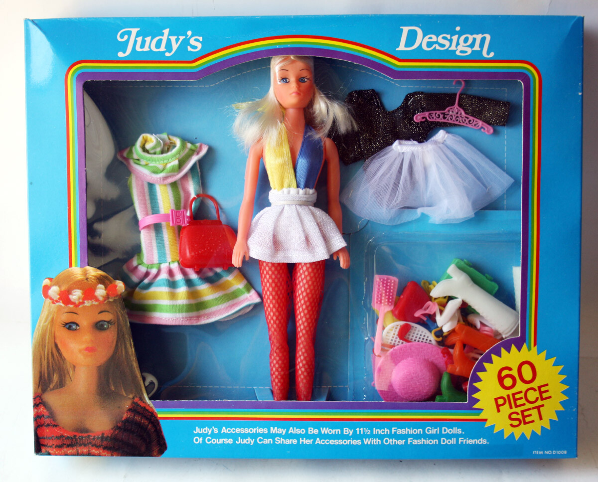 アート・デザイン・音楽 FASHIONS & ACCESSORIES 1840-1980 RARE VINTAGE 80'S JUDY DESIGN DOLL 60 PIECE ACCESSORIES SET