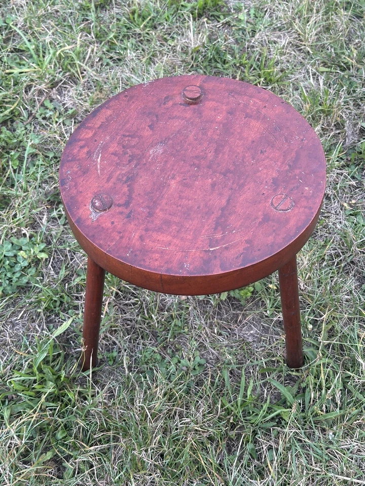 Антикварный французский табурет XIX века из массива дерева на 3 ножках - Изображение 2 из 4