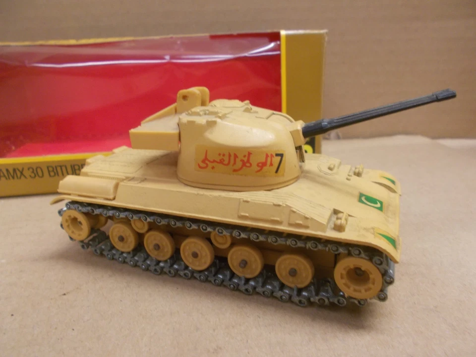 Véhicule Militaire Miniature SOLIDO Char Blindé AMX 30T France Réf 209 1/1965 - Photo 3/4