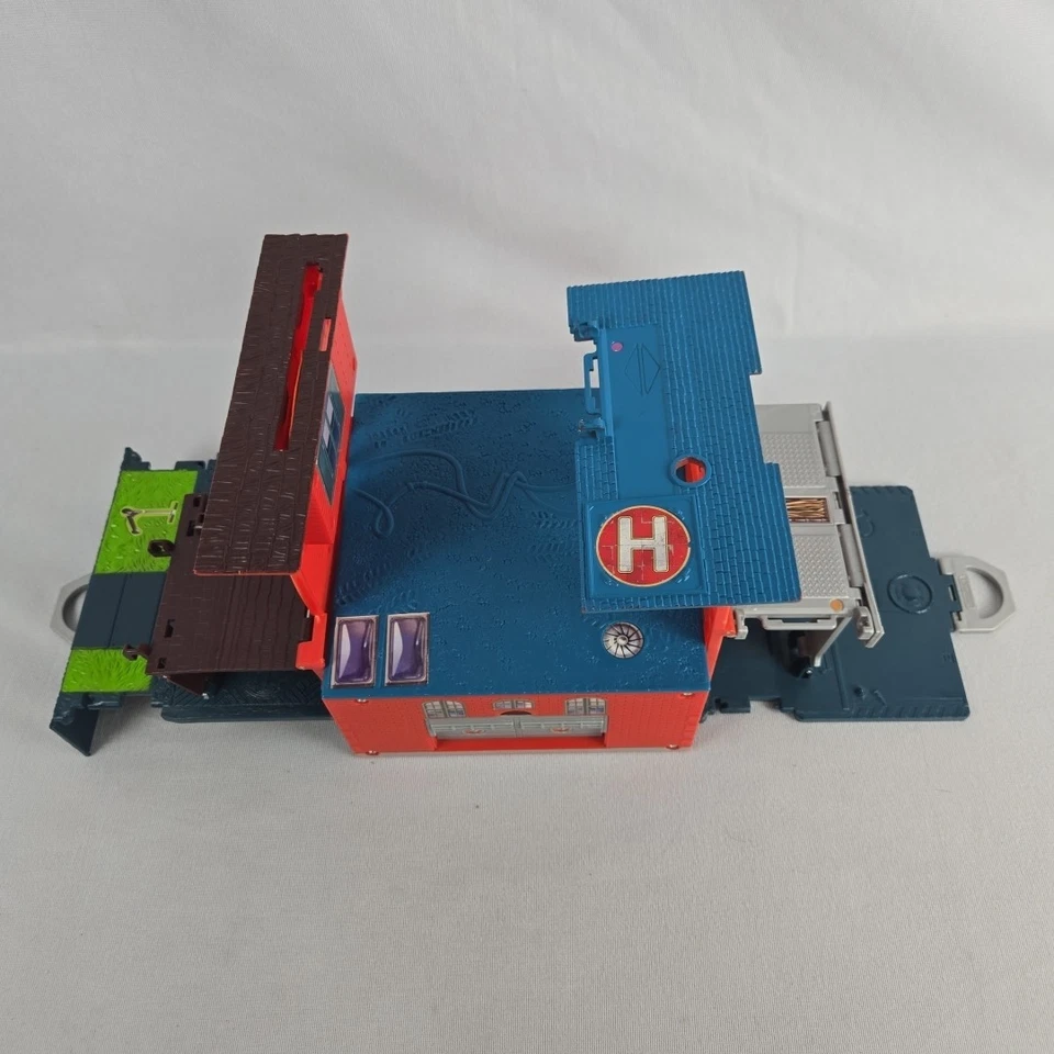 Mattel Matchbox Pop Up Fold-n-Go 2008 estación de bomberos garaje juego Foto 2 de 4