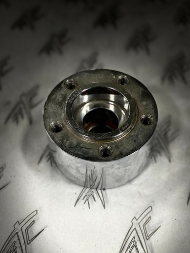 RC COMPONENT CHROME FRONT HUB - 563-720 - Picture 2 of 3