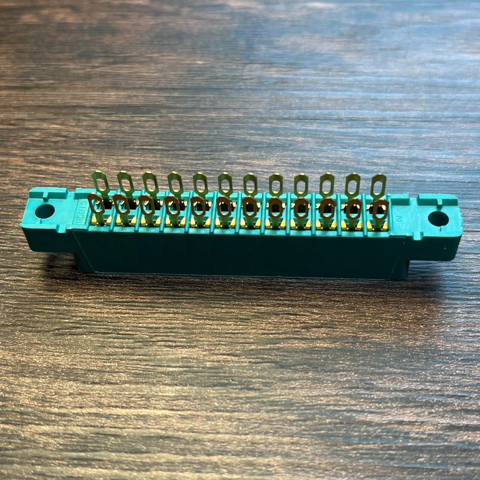 Conector de borde TRW RCA de 24 pines con lengüetas de soldadura chapadas en oro 251-12-50-177 Foto 3 de 4