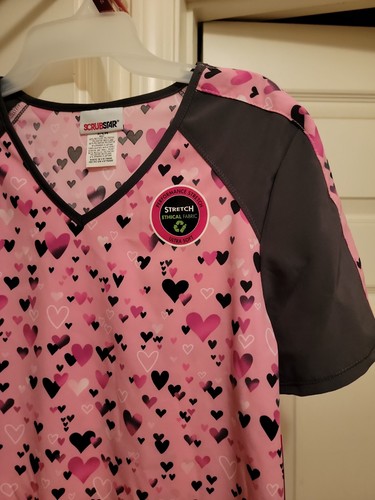 Performance Stretch Ethical fabric Scrub top Size Xlarge W/Pockets NWT ♡♡HEARTS♡ - Picture 2 of 12
