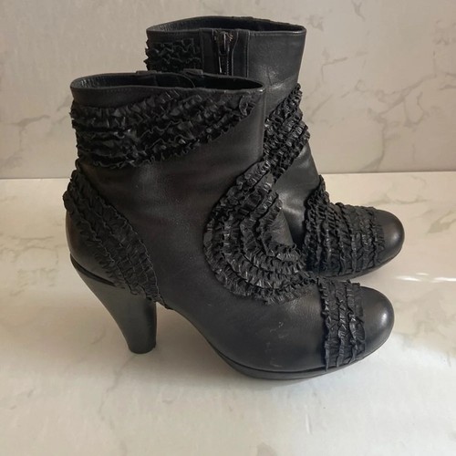 Chie Mihara Real Euro leather Blank ankle Booties Ruffled 8 1/2 Boot Fall Winter - 第 1/9 張圖片
