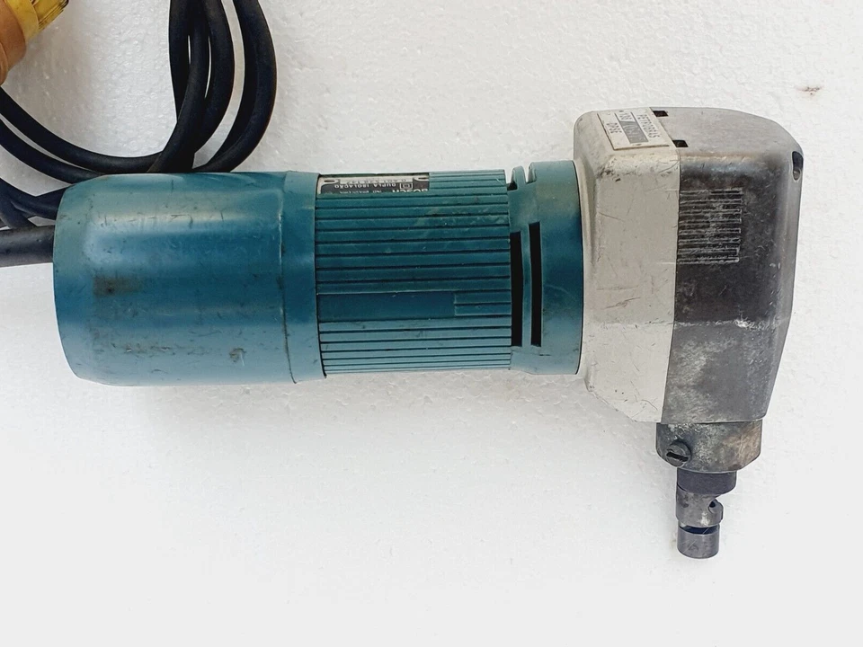 BOSCH 0601528147 GNA Nibbler 2 Mm / 14 Gauge, 110 Volts - Photo 2/4