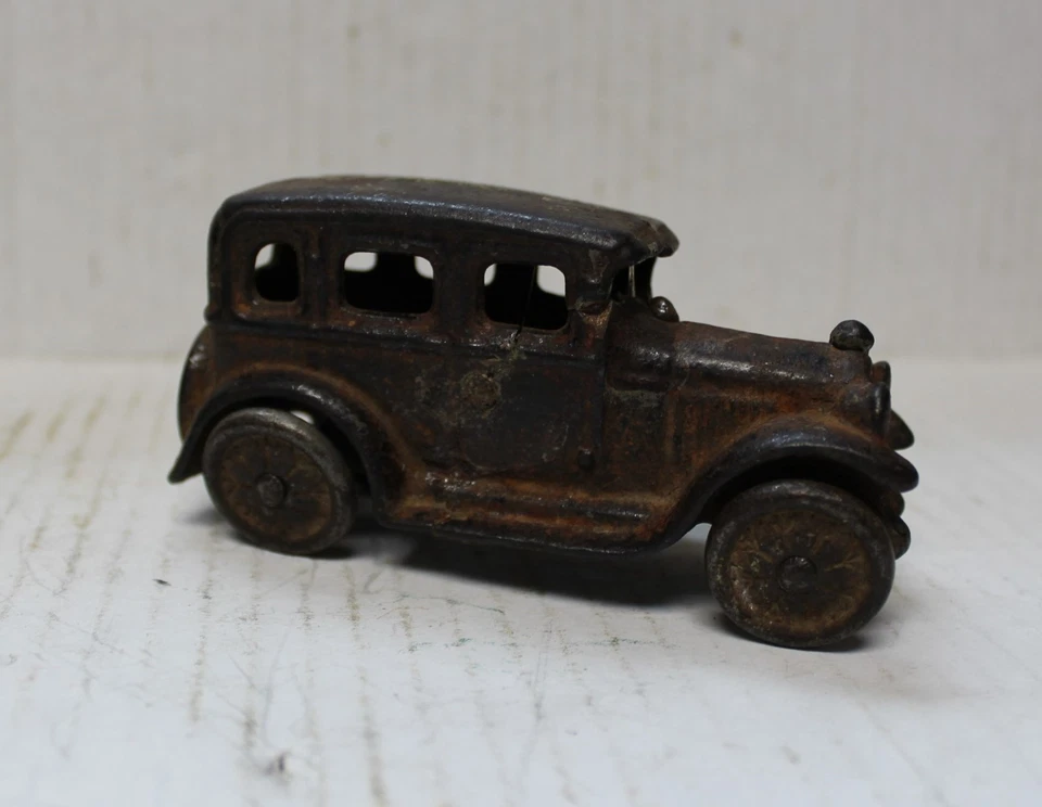 Антикварный чугунный седан AC Williams - Изображение 3 из 4