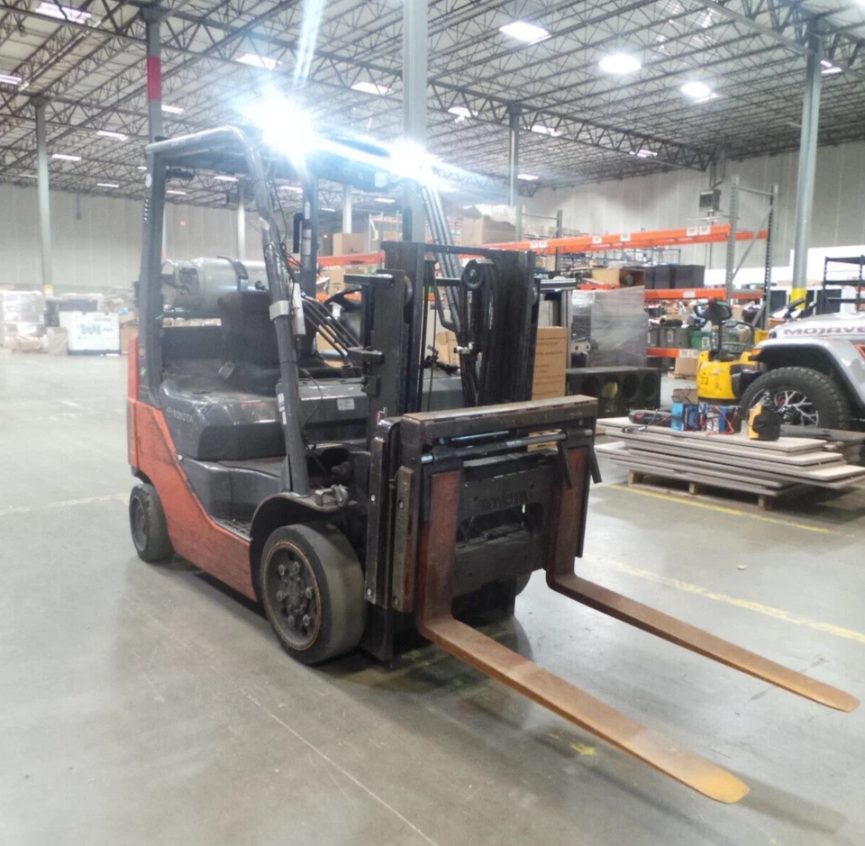 2011 Toyota 8FGCU20 LP Forklift, 4000 lbs, 80" Low Mast, Runs , Watch Video - Image 2 of 4