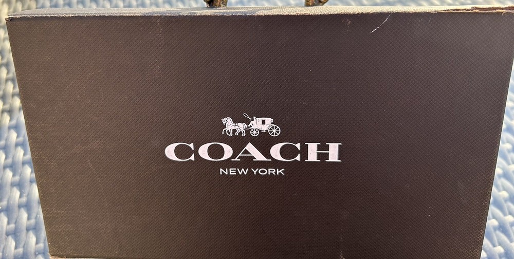 Coach Pebbled Leather Wristlet/Clutch Rainbow Rivets New Box Paperwork