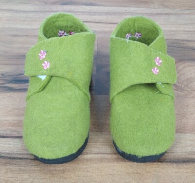 Skidders Green Skidproof Alt Closure Gripper Slippers Shoes Sz 10 (3  Toddler