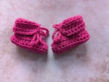 Crochet baby shoes booties Pink Cerise