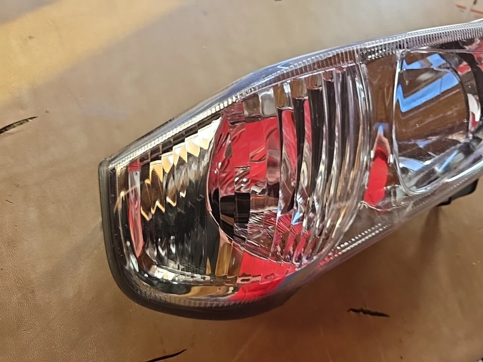 2000-2004 Chevrolet Impala Passenger Headlight-Regular TYC 20-5771-00 Assembly - Изображение 3 из 4