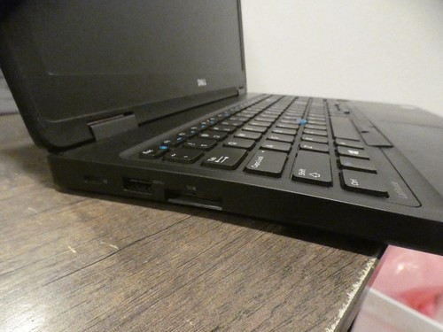 Portátil 15.6" Dell Latitude 5580 i5-7440HQ 2.80GHZ 256GB SSD 8GB Ram Win 10 Pro - Imagen 5 de 11