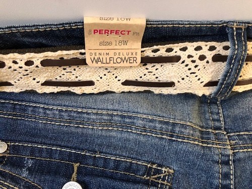 18 W~WALLFLOWER Luscious Curvy BELTED SHORTS Jeans Bling Pockets Size 18W NEW - Picture 16 of 16