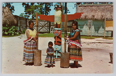 Post Card Native Florida Indians in Indian Village on US 41 J460