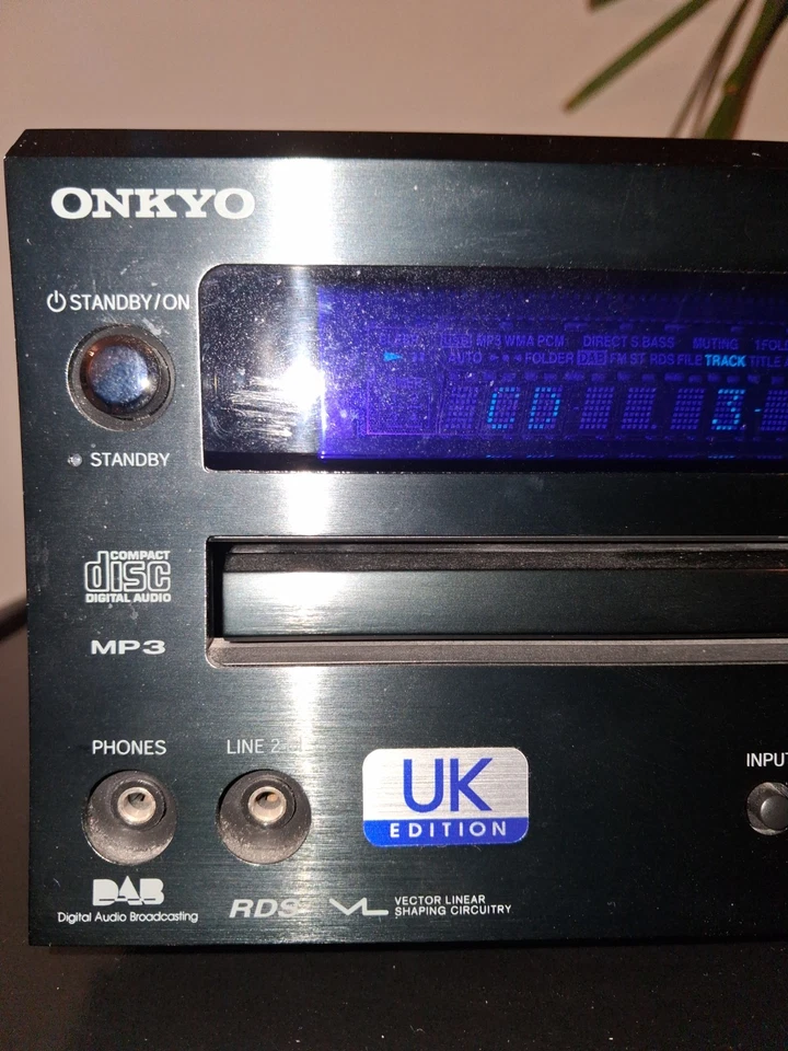 ONKYO CR 715DAB..Good condition. With remote and aerials. Pair Onkyo 70w speaker - Image 4 of 4