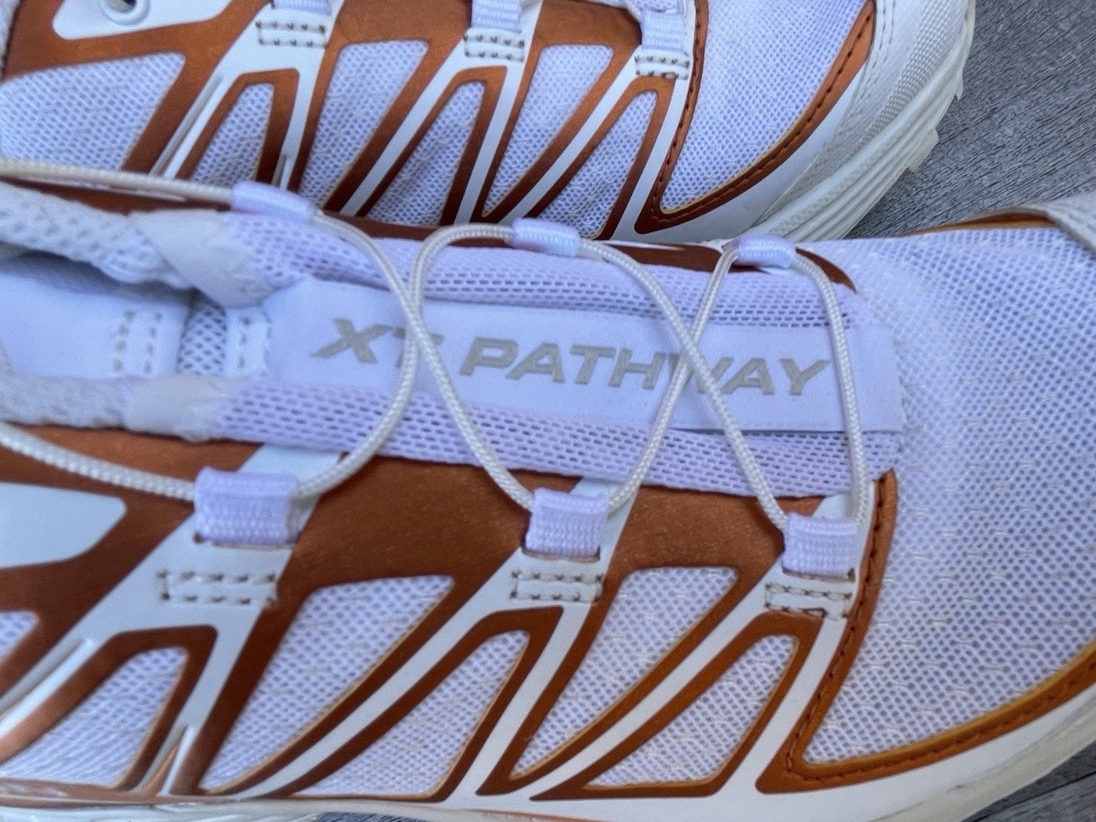 🔥 Salomon • XT Pathway Metallic Hiking Shoes Women’s 5.5 Men’s 4.5 White Copper image 4
