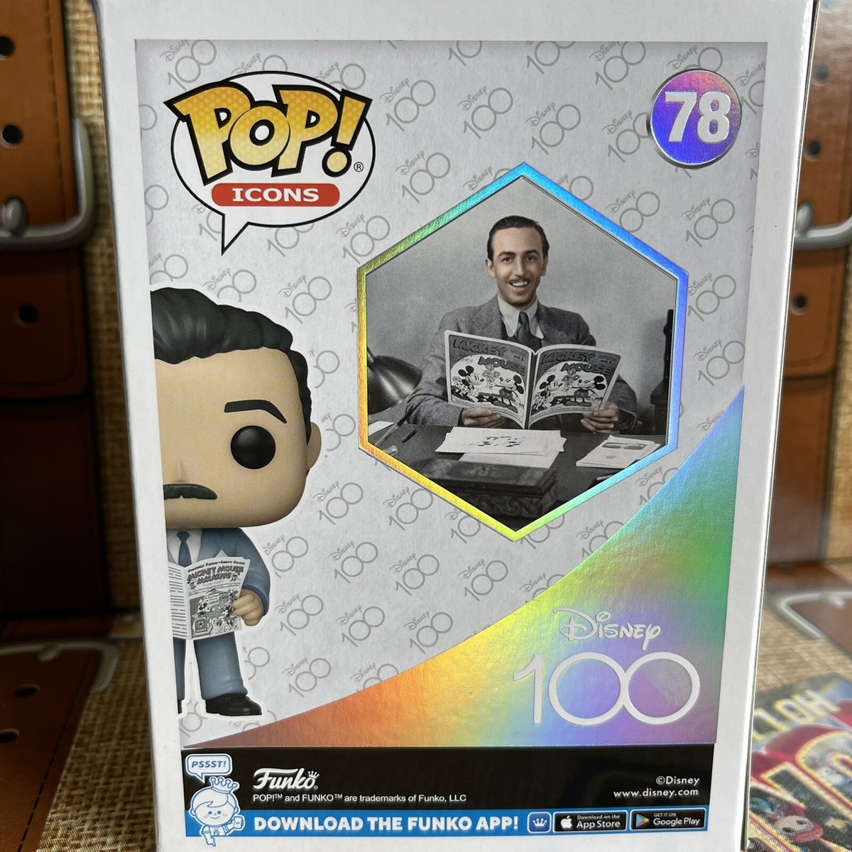 Disney - FUNKO POP! ウォルト・ディズニー　マガジン　ディズニー100周年版 Amazon.com: Funko Pop! Icons: Disney 100 - Walt Disney with