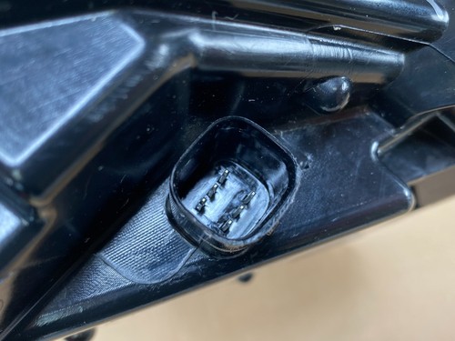 Tesla Model S Front Fog Light Left Passenger Side 6005915 00 E - Picture 16 of 16