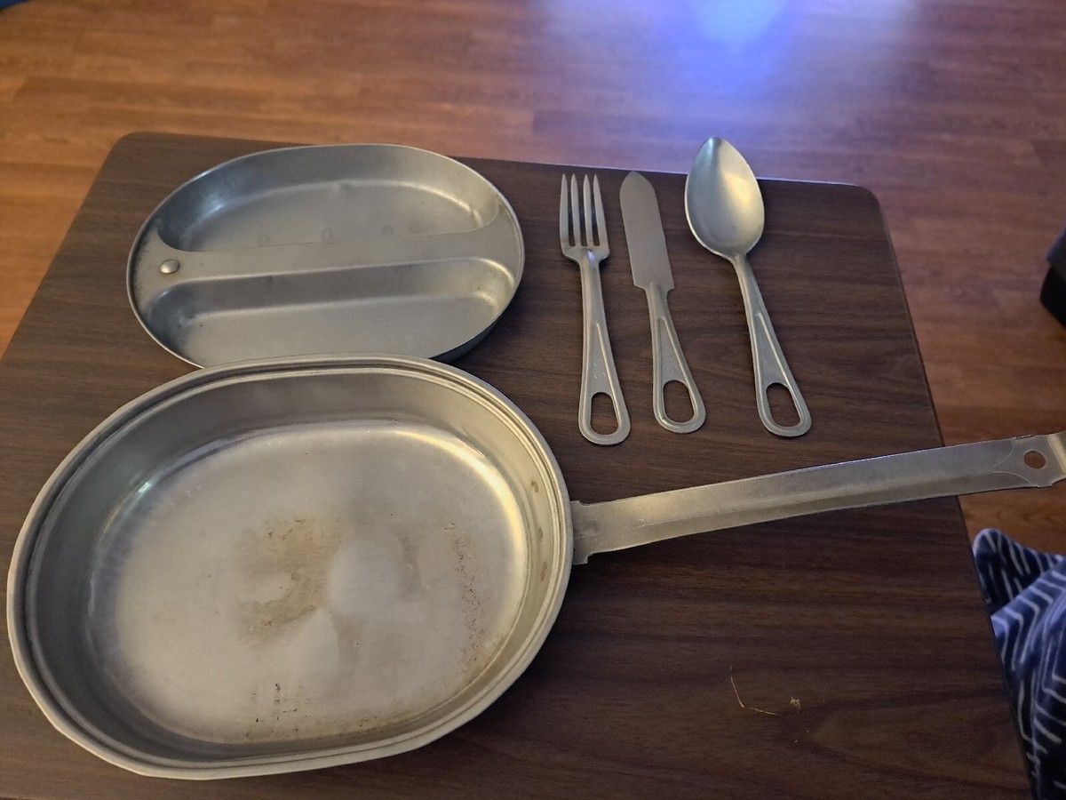 Vintage 1982 US Army Mess Kit SMP 18789 1982 DLA 400-82-C Vintage 1982 US Army Mess Kit SMP 18789 1982 DLA 400-82-C
