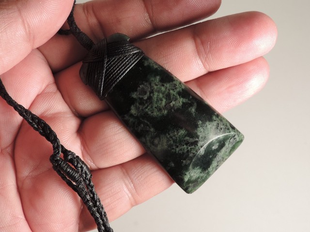 FANTASTIC BOWENITE UNIQUE TANGIWAI TOKI ADZE NewZealand Greenstone 