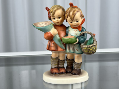 Hummel Figure 52/0 Hausmütterchen 5 1/8in 1 Choice, Pot Condition