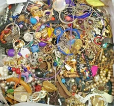 16 pieces of Estate Costume Fashion Jewelry Wear Sell -Mixed Lots-JKR7