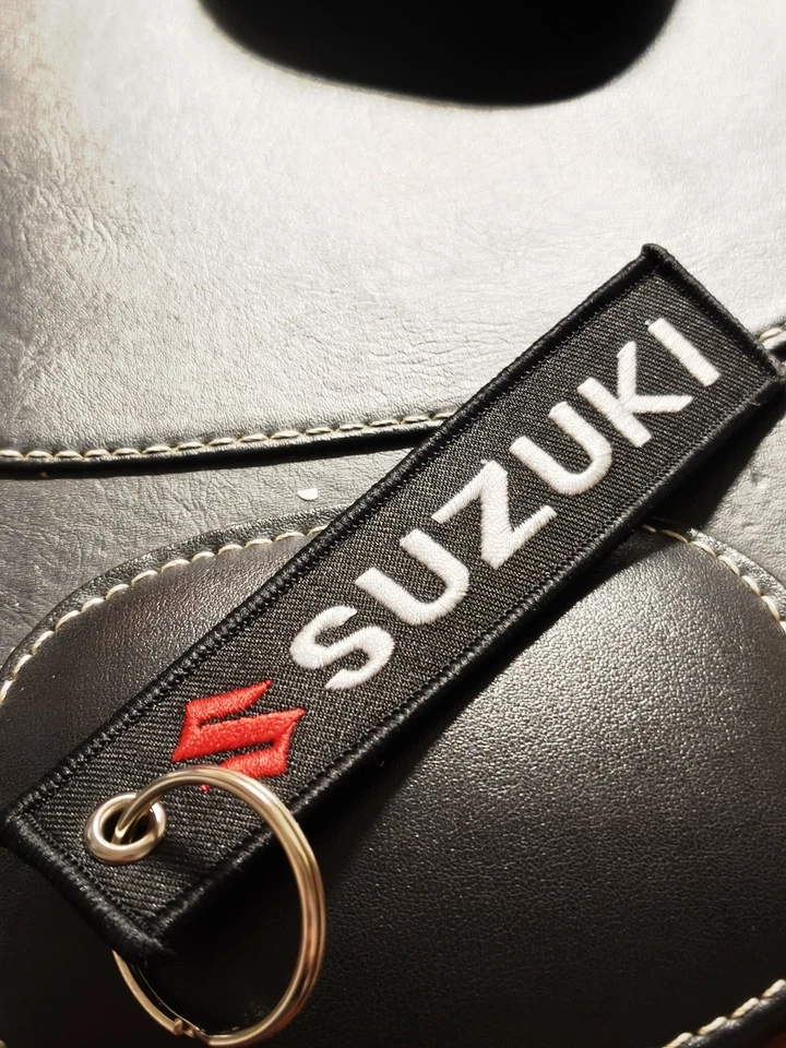 SUZUKI porte clé MOTO  SUZUKI logo double face! - Photo 2/2