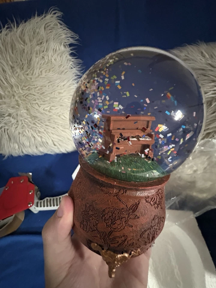 TAYLOR SWIFT - THE ERAS TOUR ACOUSTIC PIANO SNOW GLOBE ✅ IN HAND ✅ FAST SHIP ✅ - Image 4 of 4